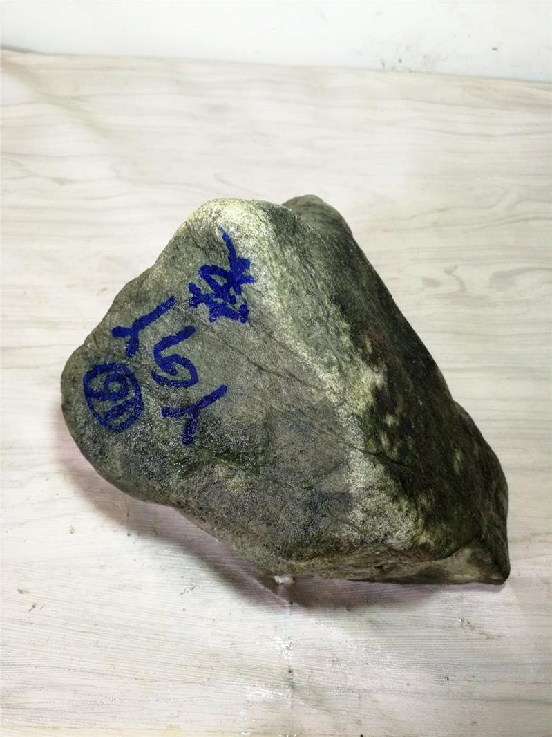 怎么辨别翡翠原石？